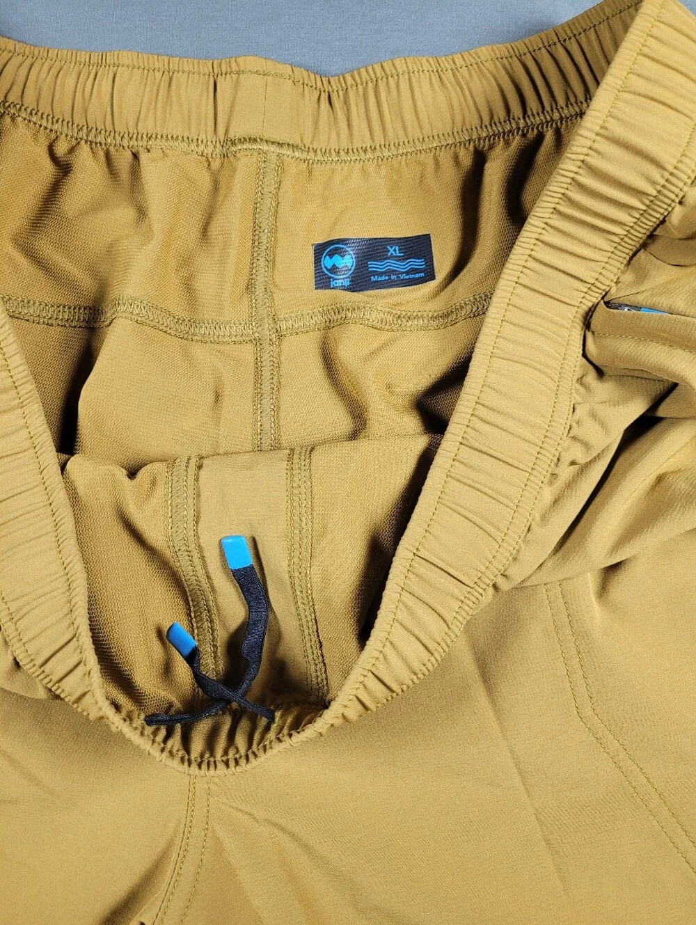 Janji Running Trail Shorts XL Golden Tan Zip Pockets Stretch Activewear